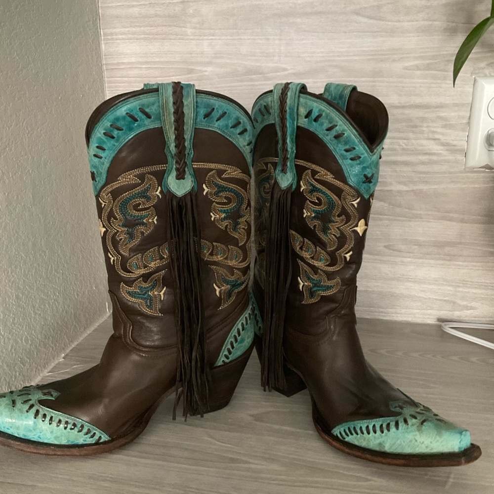 Gorgeous fringe boots, hardly worn!